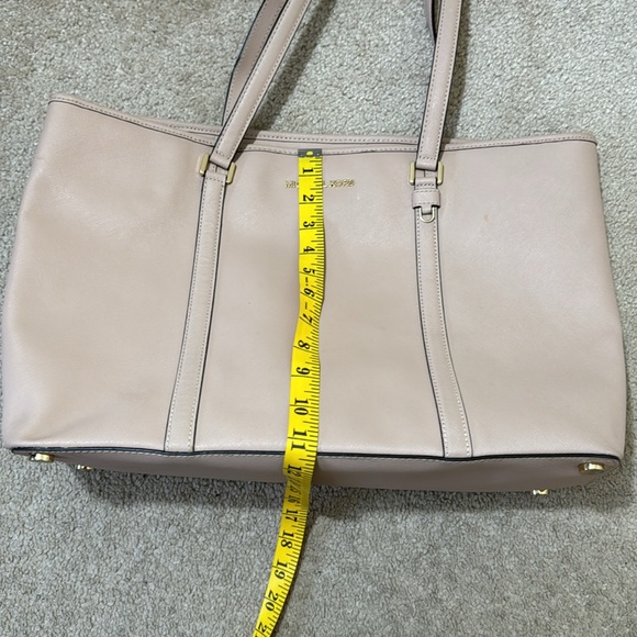 Michael Kors Large Handbag Tan Light Pink Color EUC - Picture 9 of 11